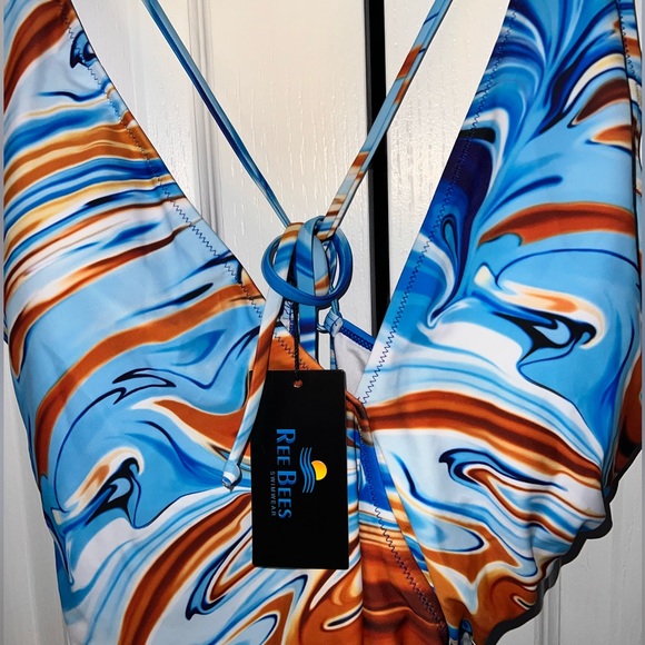 One piece bathing suit - Picture 3 of 3